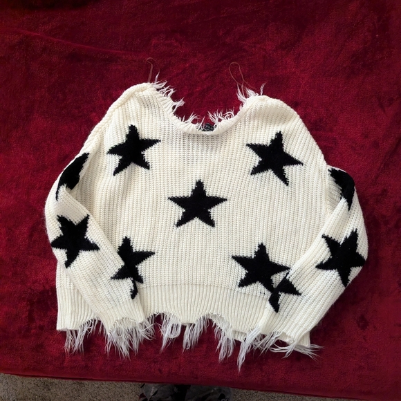 Polly and Esther NWT Black and white star oversized sweater - Picture 3 of 4